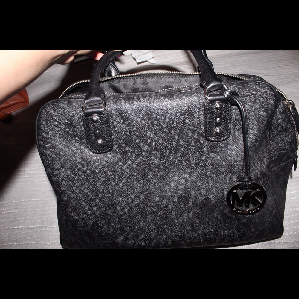 Michael Kors black leather purse!